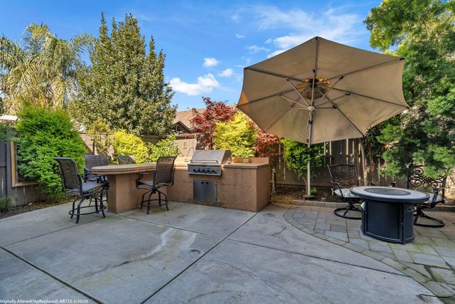 2075 Holt Dr, Lodi, CA 95242