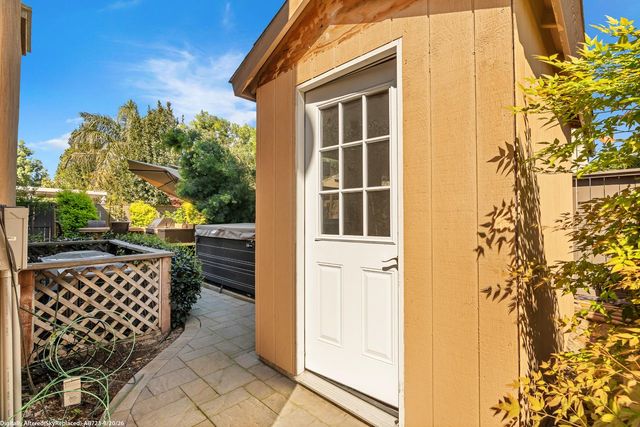 2075 Holt Dr, Lodi, CA 95242