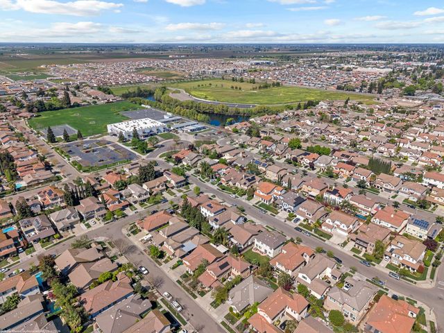 2075 Holt Dr, Lodi, CA 95242