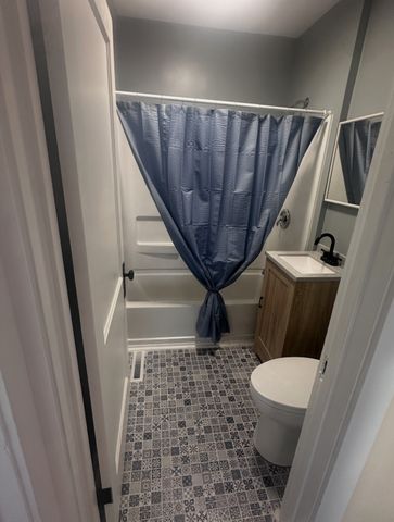 217 E 14th Street N, Newton, IA 50208