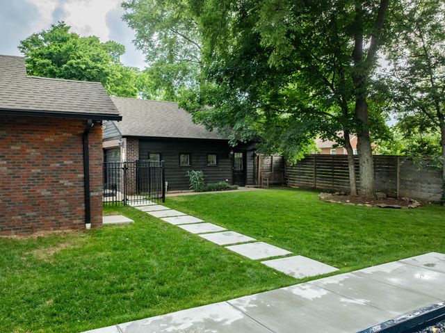 1702 Stokes Ln, Nashville, TN 37215