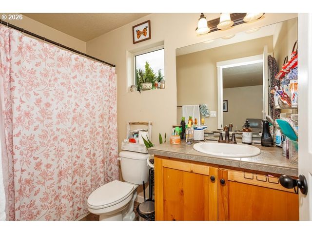 32 N 42ND Pl, Ridgefield, WA 98642
