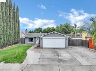 317 Lorenz Dr, Oakley, CA 94561
