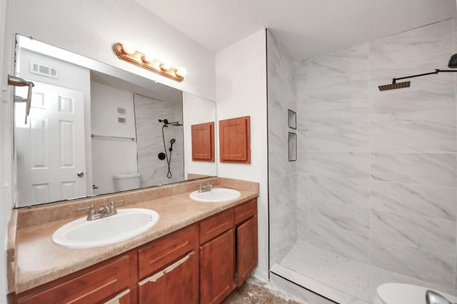 8100 Creekbend Drive 104, Houston, TX 77071