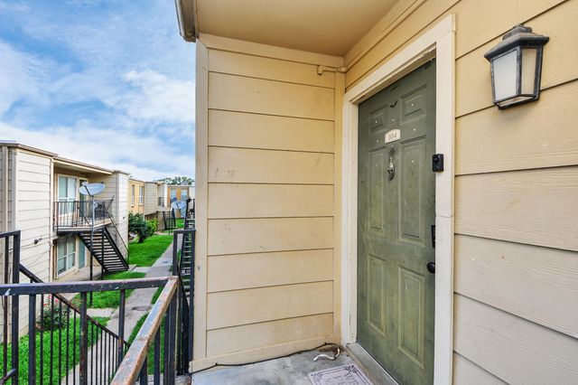 8100 Creekbend Drive 104, Houston, TX 77071