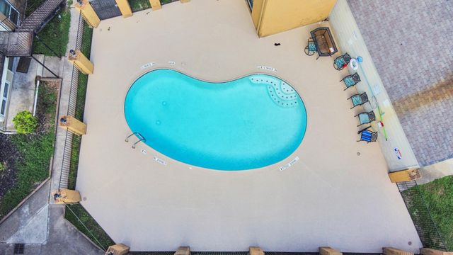 8100 Creekbend Drive 104, Houston, TX 77071