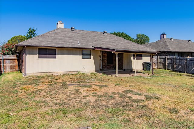 8220 Willis Lane, Watauga, TX 76148