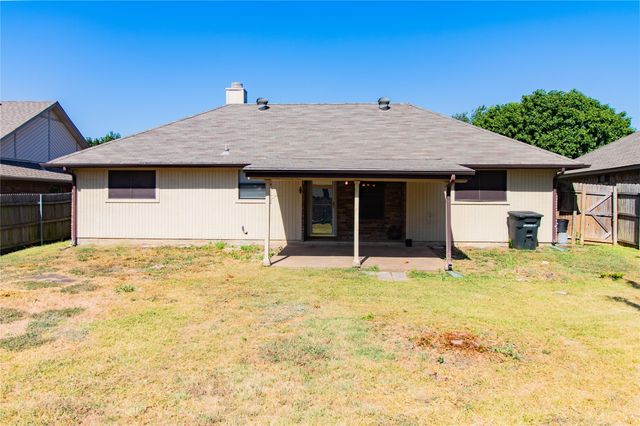 8220 Willis Lane, Watauga, TX 76148