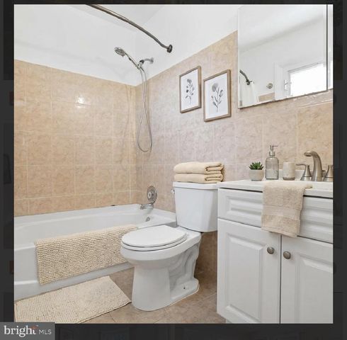 631 S CENTRAL BLVD, Broomall, PA 19008