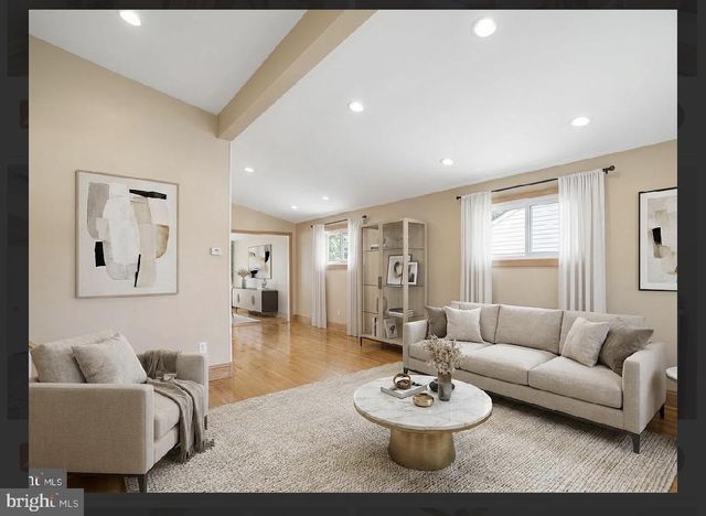 631 S CENTRAL BLVD, Broomall, PA 19008