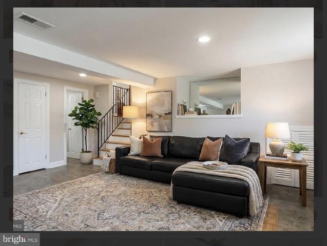 631 S CENTRAL BLVD, Broomall, PA 19008
