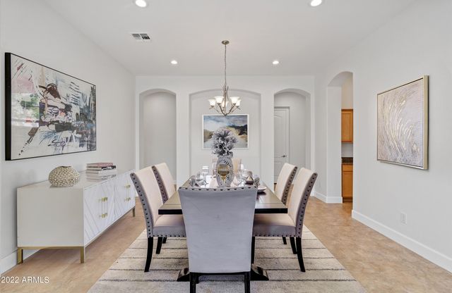 2413 W SIENNA BOUQUET Place, Phoenix, AZ 85085