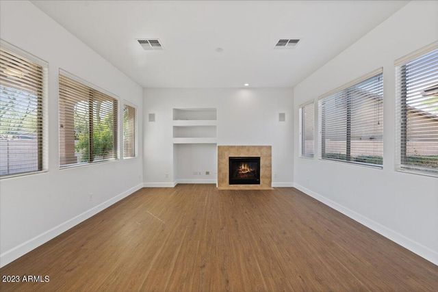 2413 W SIENNA BOUQUET Place, Phoenix, AZ 85085