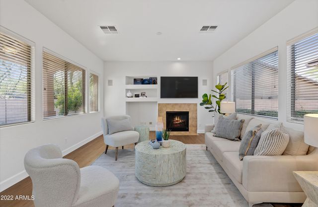 2413 W SIENNA BOUQUET Place, Phoenix, AZ 85085