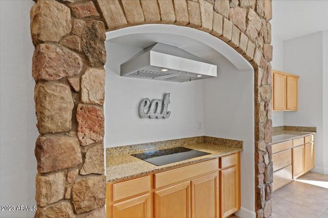 2413 W SIENNA BOUQUET Place, Phoenix, AZ 85085