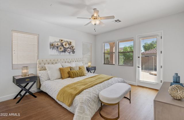 2413 W SIENNA BOUQUET Place, Phoenix, AZ 85085