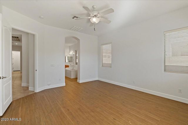 2413 W SIENNA BOUQUET Place, Phoenix, AZ 85085