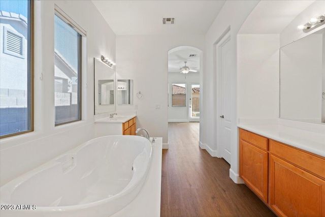 2413 W SIENNA BOUQUET Place, Phoenix, AZ 85085