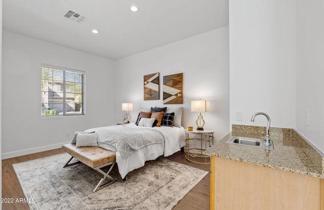 2413 W SIENNA BOUQUET Place, Phoenix, AZ 85085