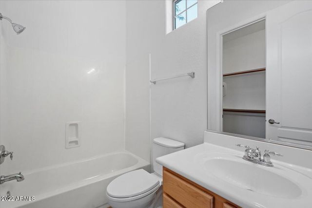 2413 W SIENNA BOUQUET Place, Phoenix, AZ 85085