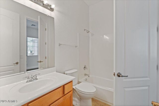 2413 W SIENNA BOUQUET Place, Phoenix, AZ 85085