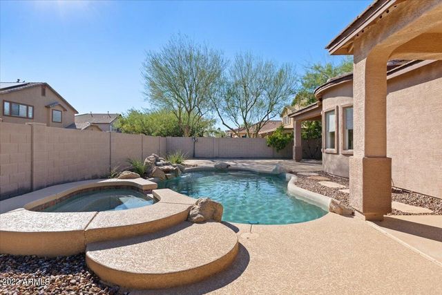 2413 W SIENNA BOUQUET Place, Phoenix, AZ 85085