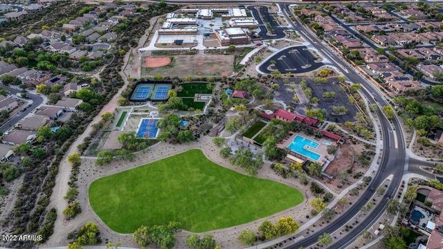 2413 W SIENNA BOUQUET Place, Phoenix, AZ 85085