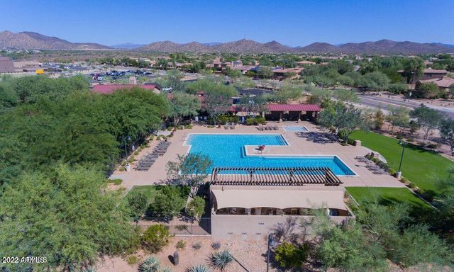 2413 W SIENNA BOUQUET Place, Phoenix, AZ 85085