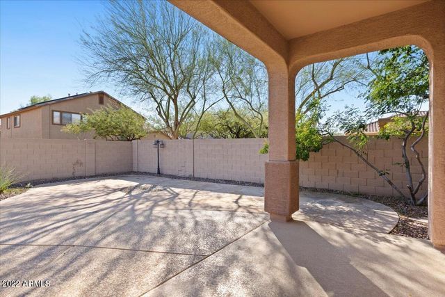 2413 W SIENNA BOUQUET Place, Phoenix, AZ 85085