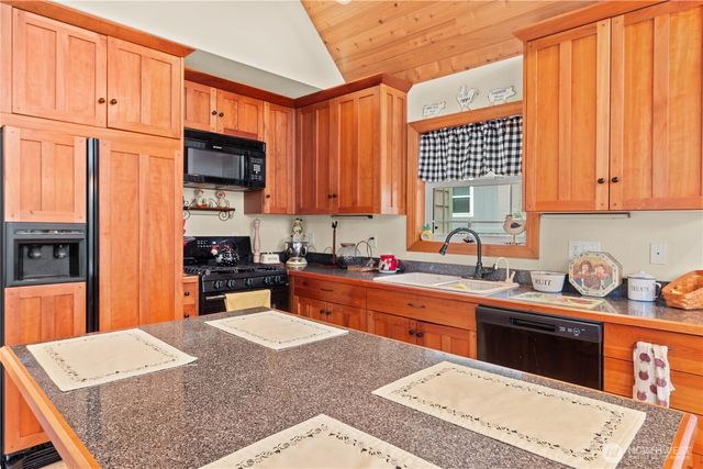 70 N Rim view Place, Hoodsport, WA 98548