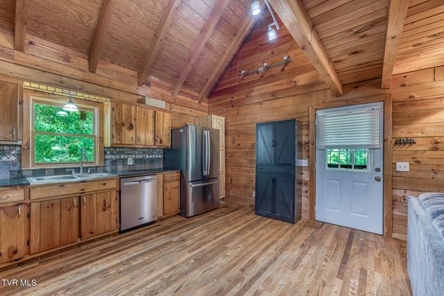 130 Redwood Drive, Elizabethton, TN 37643