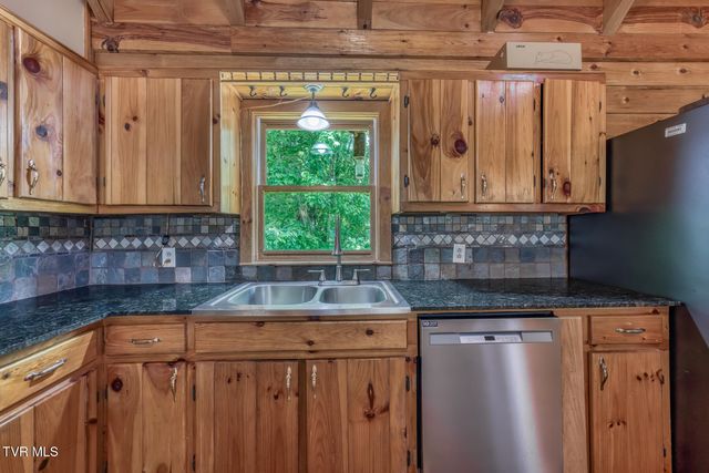 130 Redwood Drive, Elizabethton, TN 37643