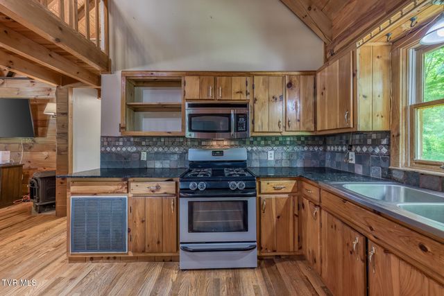 130 Redwood Drive, Elizabethton, TN 37643