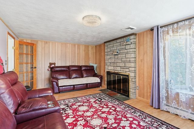140 Ruskin St, Chicopee, MA 01020