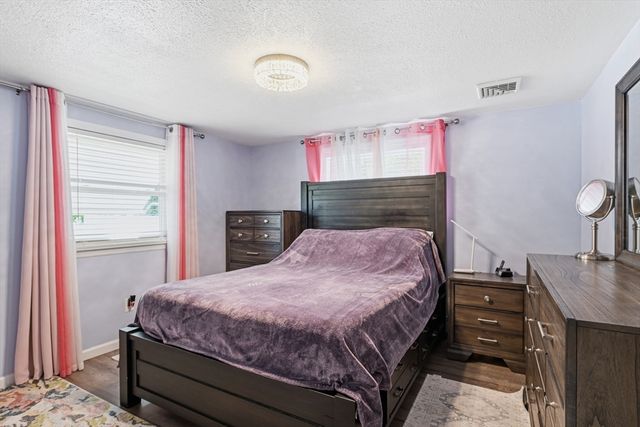 140 Ruskin St, Chicopee, MA 01020