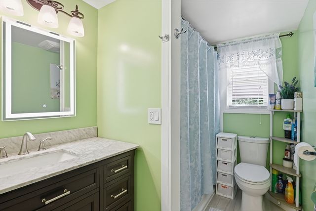 140 Ruskin St, Chicopee, MA 01020