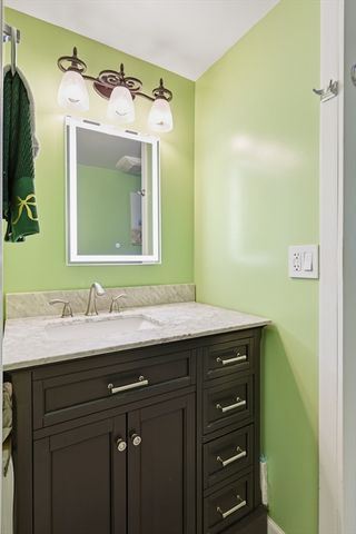 140 Ruskin St, Chicopee, MA 01020