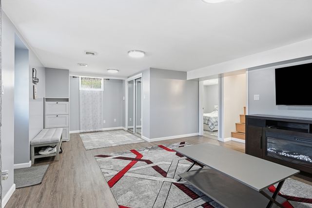 140 Ruskin St, Chicopee, MA 01020