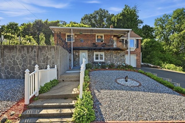 140 Ruskin St, Chicopee, MA 01020