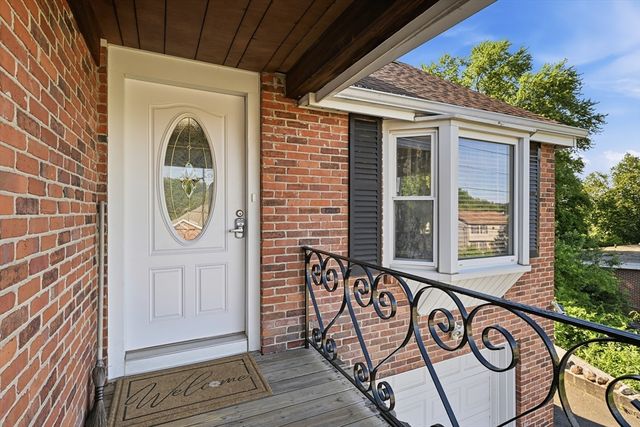 140 Ruskin St, Chicopee, MA 01020