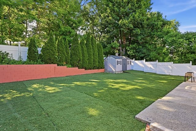 140 Ruskin St, Chicopee, MA 01020