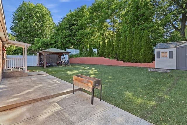 140 Ruskin St, Chicopee, MA 01020