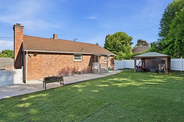140 Ruskin St, Chicopee, MA 01020