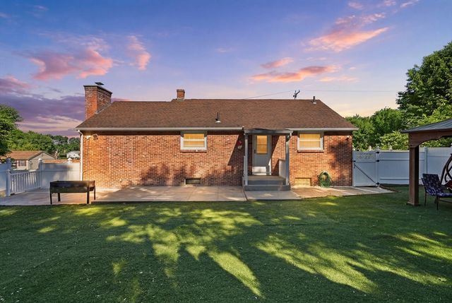 140 Ruskin St, Chicopee, MA 01020