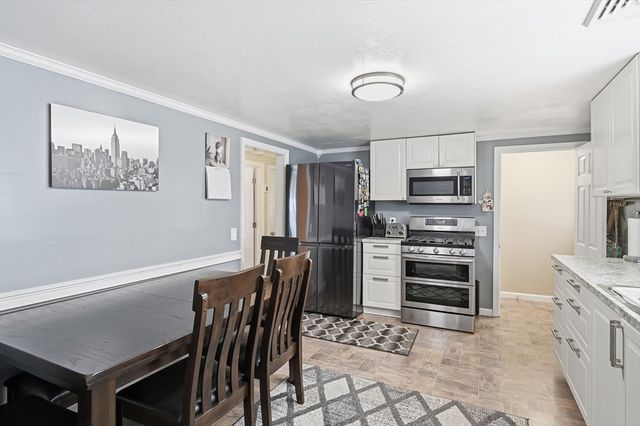 140 Ruskin St, Chicopee, MA 01020