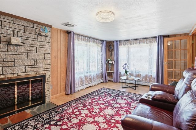 140 Ruskin St, Chicopee, MA 01020