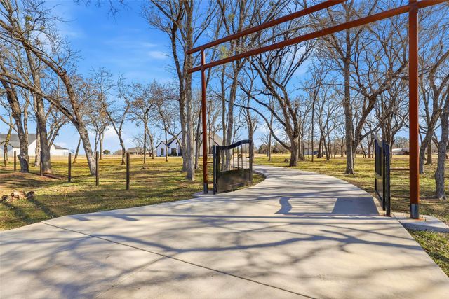 8301 County Road 204, Grandview, TX 76050