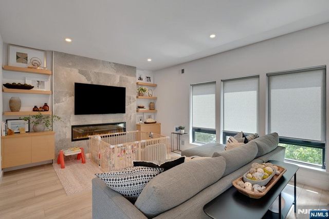 1 Franklin Turnpike 1, Waldwick, NJ 07463