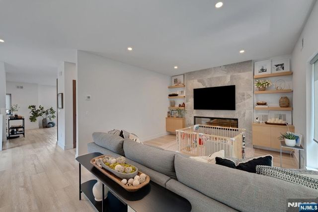 1 Franklin Turnpike 1, Waldwick, NJ 07463