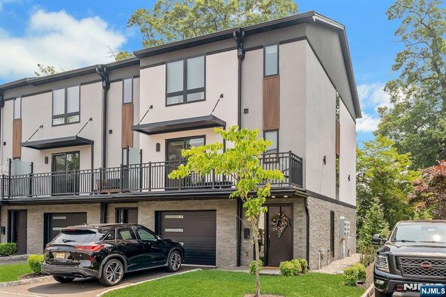 1 Franklin Turnpike 1, Waldwick, NJ 07463
